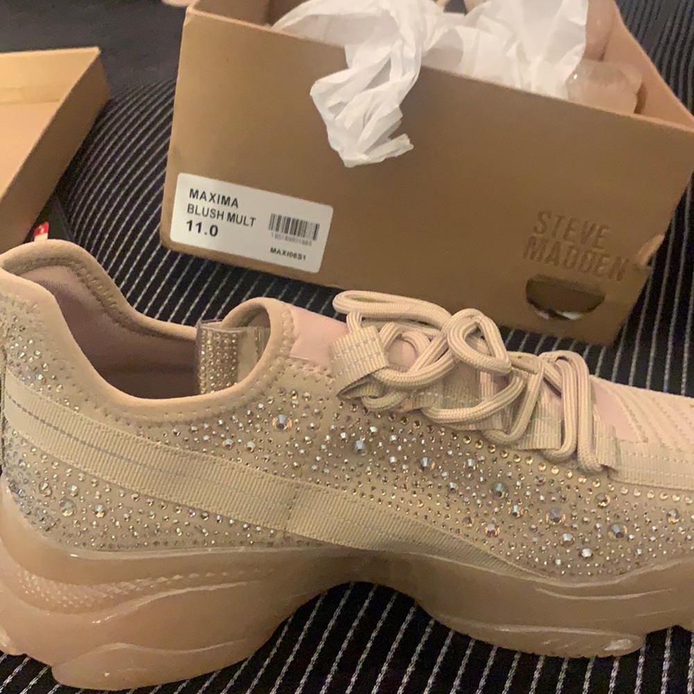 Beautiful blush shoes. Never worn runs small.